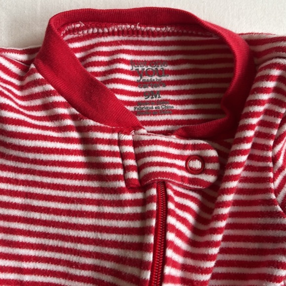 Carter's Baby Zip Up Santa Pajamas and Hat Size 9 months - Picture 2 of 8